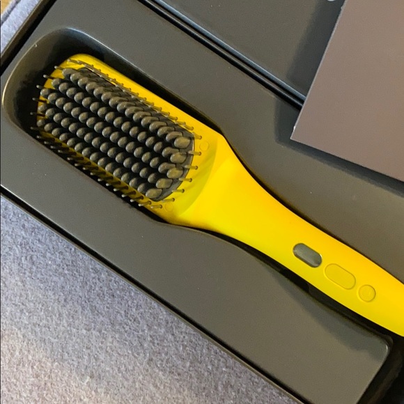 Drybar Brush Crush - Picture 3 of 3